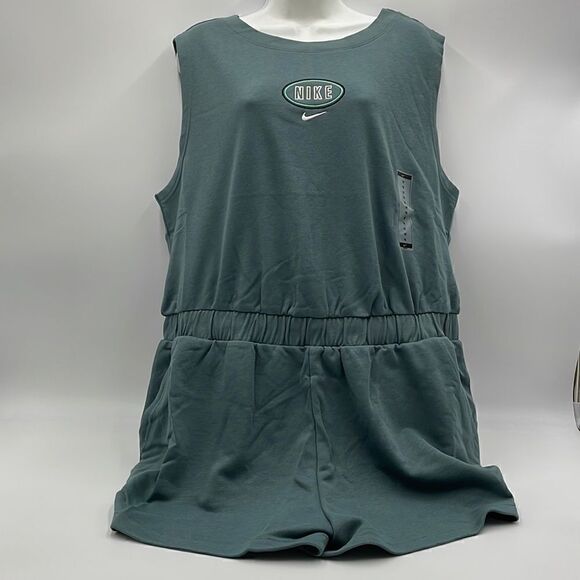 Nike woman’s romper   - Picture 1 of 16